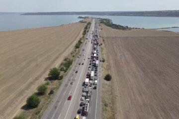 Ніякий вірус не лякає: на в'їздах до Одеси утворилися багатогодинні затори