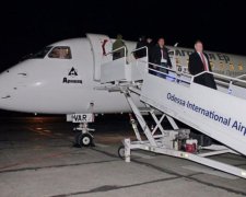 Пассажирский самолет совершил экстренную посадку в Одессе