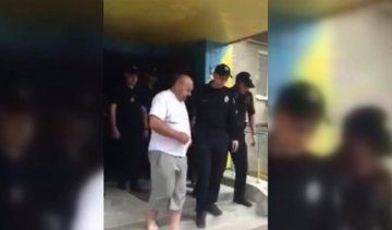 П'яний помічник нардепа обстріляв двір, де бавилися діти