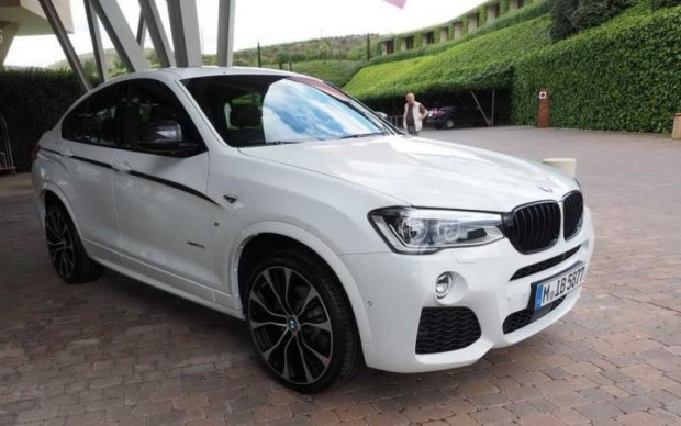 Не бита, не крашена: олимпийский чемпион продает путинскую BMW