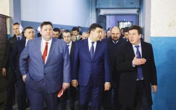 Два роки біля корита: як змінилися міністри Гройсмана та їхні зарплати