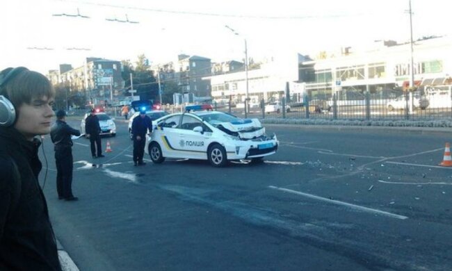 В Харькове машина патрульных попала в аварию (фото)