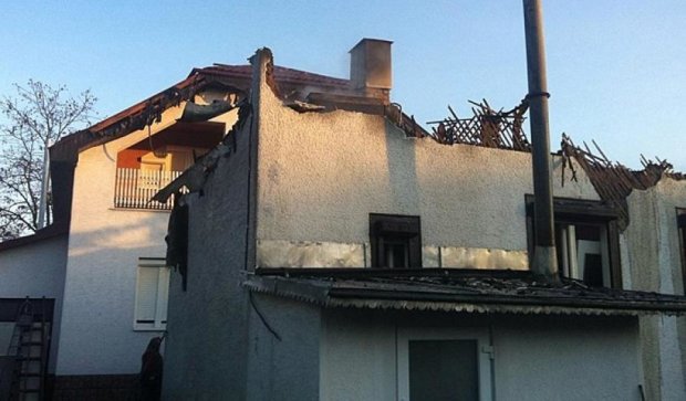 Во время пожара едва не сгорели мать с дочерью на Закарпатье (фото)