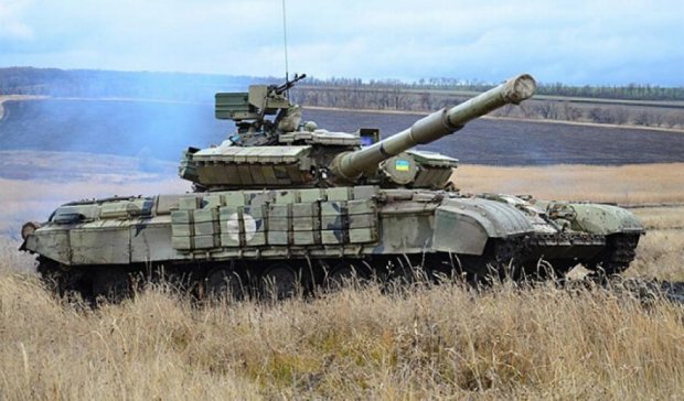 Гонки на танках: асы-военные управляют 42-тонными машинами (фото)