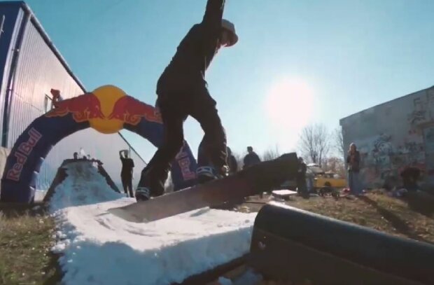 Харьковские сноубордиcты, скриншот: YouTube