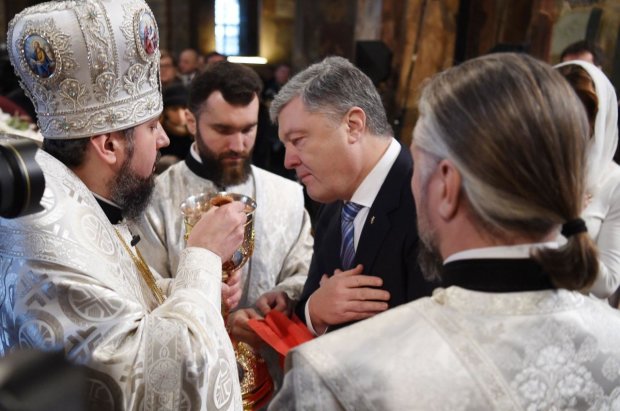 У Порошенка розповіли, скільки московських церков перейшли до ПЦУ