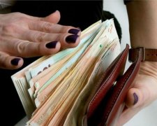 Зарплати піднімуть на сотні мільйонів. Але не для населення