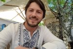 Щоб ми дихали спокійно: Притула обдарував снайпера до Дня вишиванки