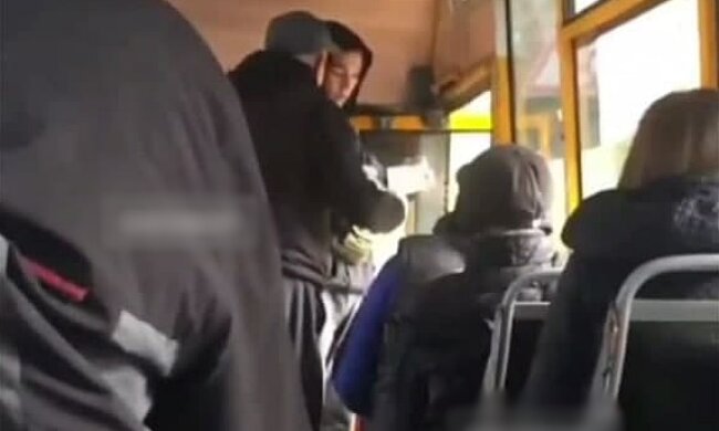 Озвірілий водій побив 17-річного хлопця за "подорож на три літери": "Цирк за 10 грн"