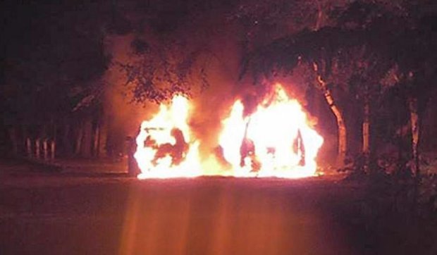 В Ужгороде прогремели взрывы и сгорели два авто
