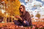 Девушка осенью, фото из открытых источников