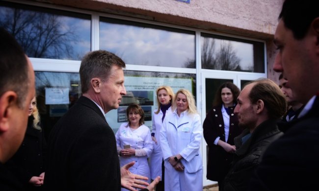 В Ужгороді влада намагалася зірвати зустріч кандидата у Президенти Наливайченка з виборцями