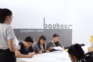 Працівники в офісі. Фото: facebook