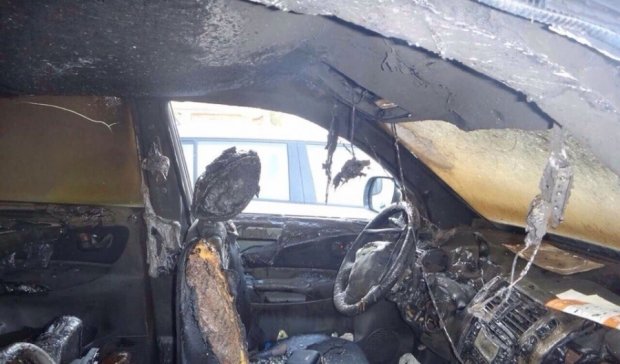 Зло покаране: згорів автомобіль київського дог-хантера (ФОТО)