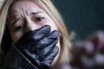 У чоловіка викрали дружину та доньку через борги