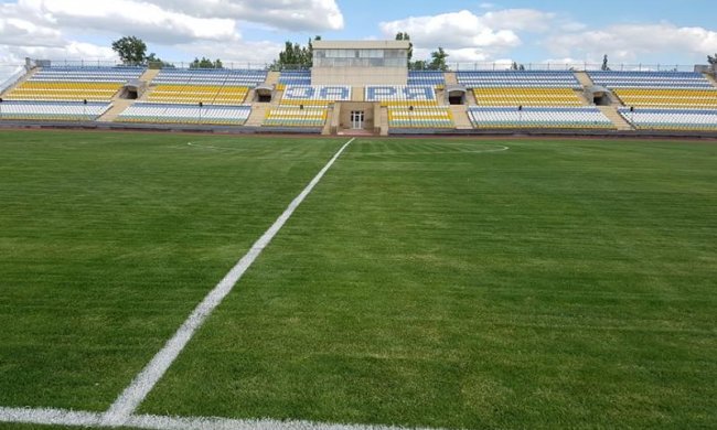 В Луганске оккупанты поиздевались над украинскими цветами на стадионе Зари