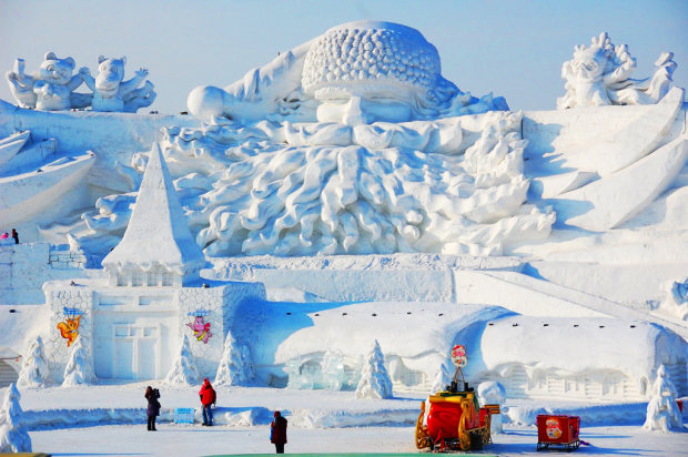 В Китае открылся "ледяной Диснейленд": сказочные замки, удивительные существа и тонны снега