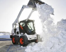 Киевлян погрузят в настоящую зиму: 30 тонн снега уже везут из Карпат, невероятные кадры