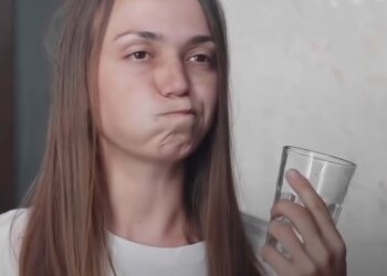 Неприятный запах изо рта, скриншот: Youtube