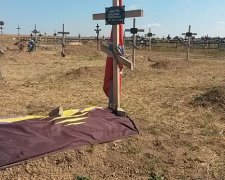 Кладбище боевиков в Донецке стало втрое больше (фото)