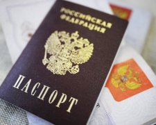 Паспорти із тимчасовою пропискою вилучають в окупованому Криму