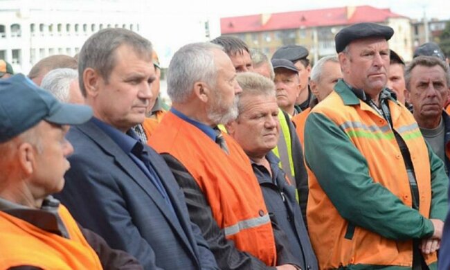 Дорожники на Волыни перекрыли семь трасс (фото)