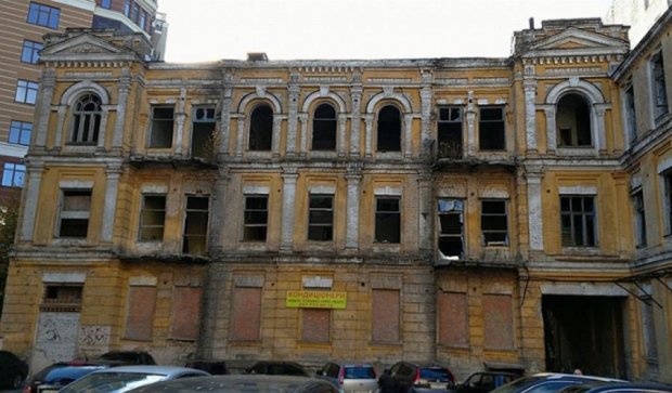 Дом выдающегося украинского авиаконструктора разваливается в центре столицы (фото)