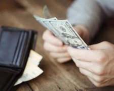 Курс валют на вихідні 11-12 серпня: долар і євро безсовісно знецінюють гривню