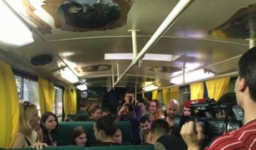 Группа С.К.А.Й. порадовала фанатов концертом в трамвае