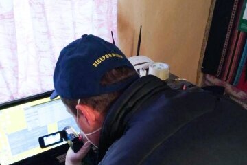 Малолетний хакер завладел "грязным бельем" миллионов - продавал секретные данные за бешеные деньги