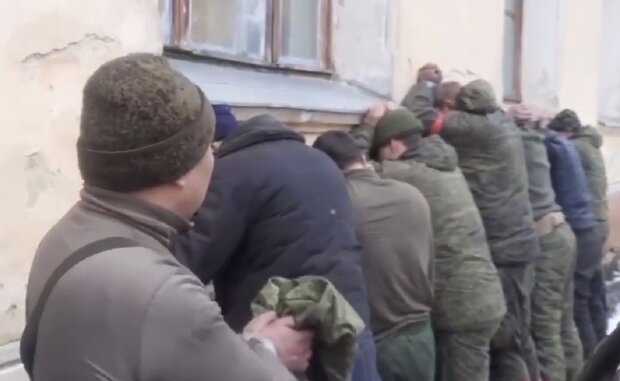 "Майбутні будівельники" - за 13 днів війни в полон українцям здалося 3 000 російських військових