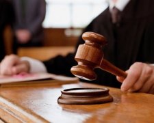 Вор украл из школы звонок и классные журналы