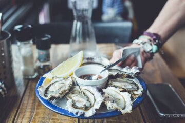 О морских деликатесах можно забыть? В устрицах обнаружили опасные токсины, виновато человечество