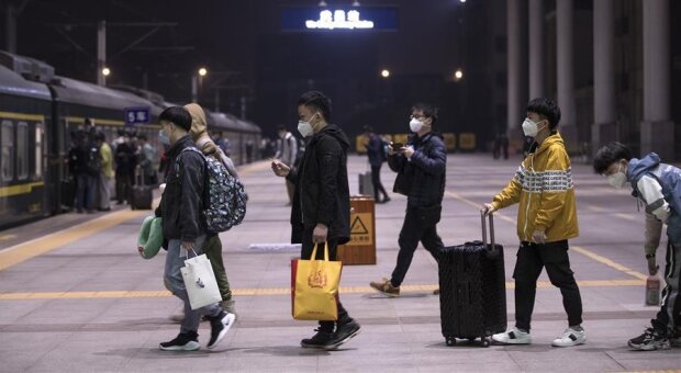 Китайці роз'їжджаються з Уханя. Фото: Сіньхуа