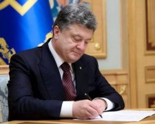 Порошенко зобов'язав співробітників Антикорупційного бюро бути безпартійними