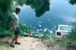 Кадри з відео з втопленою машиною, скріншот: TikTok