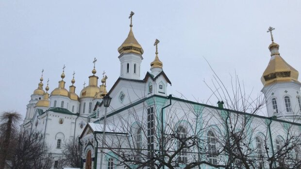 Свято-Троицкий храм на территории Крестовоздвиженского монастыря, фото: Полтавщина