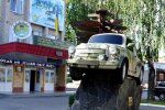 Памятник "горбатому". Фото: скриншот Facebook