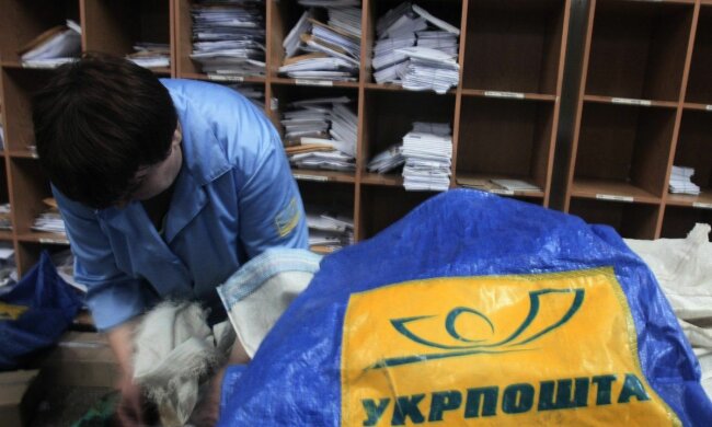 В век компьютеров "Укрпочта" закупает настенные календари за сотни тысяч гривен