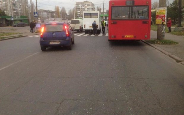 Под Киевом дерзкий маршрутчик с другом избил пассажира-полицейского: видео