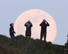 Рожевий супермісяць в Ірландії, фото PA MEDIA