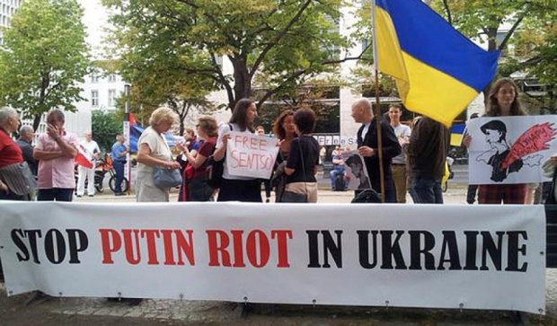 В Німеччині мітингували проти російського свавілля щодо Савченко и Сєнцова (фото) 