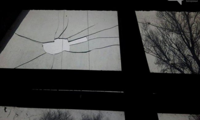 Невідомі обстріляли Будинок друку у Запоріжжі (фото)