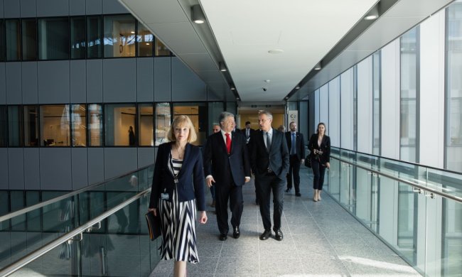 Порошенко наградил скандального чиновника "Укрзализныци" орденом Ярослава Мудрого