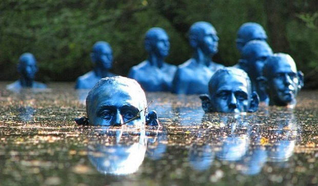 Уникальная инсталляция в парке Франции напоминает о потеплении (фото)