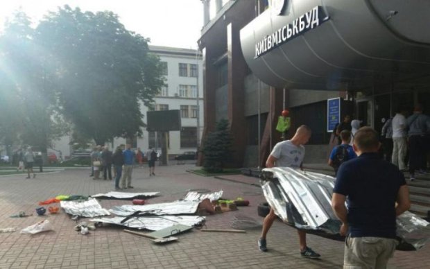 Невідомі випробували гранатомет на київських чиновниках: фото