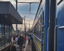 "Укрзалізниця" запустила флешмоб по знущанням над пасажирами: "Провідник бігала із залізним...", моторошні кадри