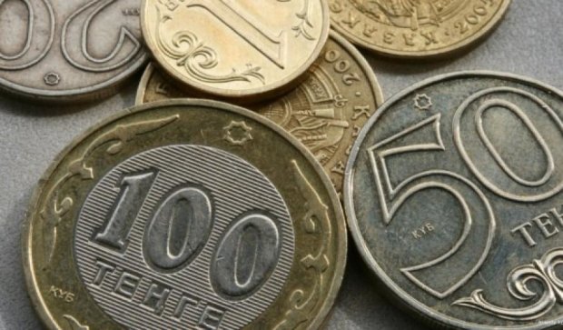 Назарбаев назвал причину девальвации тенге