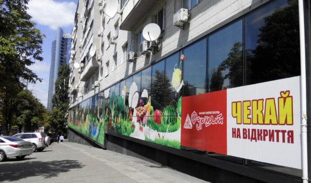 Шок: киевлянин показал, как товар убегает от него в популярном маркете