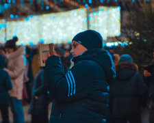 Жители Запорожья удивились необычной птице на центральной площади: видео